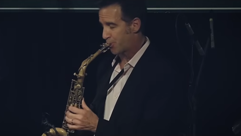 Das Saxophon ist eines der modernen Instrumente des Jazz. Im Bild spielt Eric Marienthal.