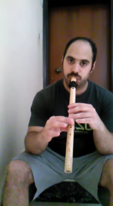 Griechische Instrumente. Eine der zahlreichen Flötenarten: die Souravli.