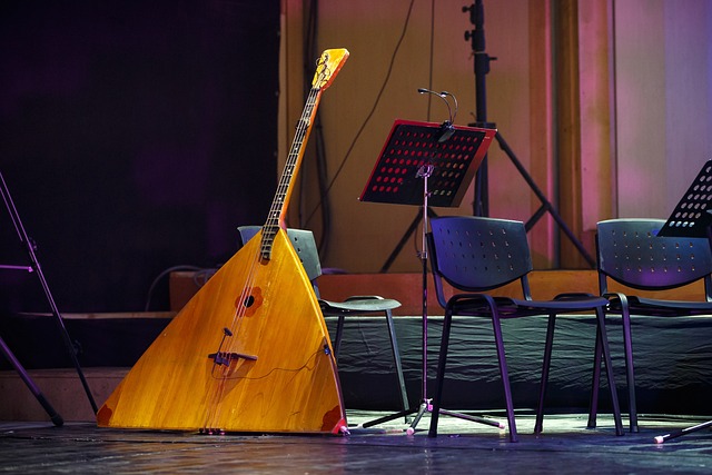 Das Balalaika Instrument hat eine vielseitige Geschichte hinter sich