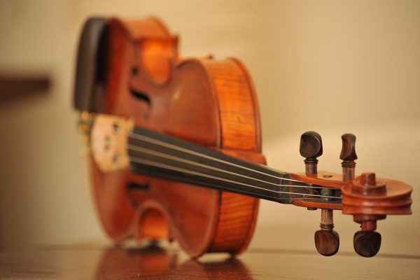 Die Nussholzvioline: Ein Musikinstrument mit N